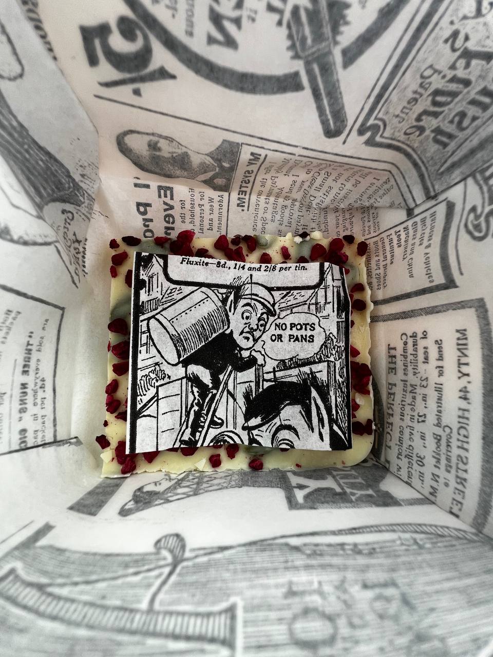 Meloa chocolate gift packaging with Raspberry Pistachio